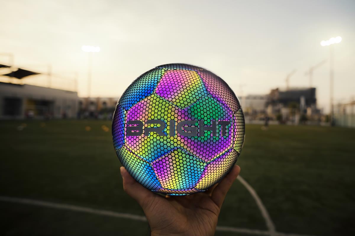 BRIGHT leuchtender FUSSBALL